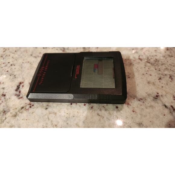 Tiger Electronics Tiger toys Cesar's Palace Pooker handheld game with batteries - Picture 13 of 14